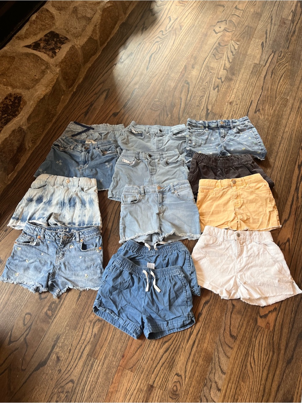 13 Pairs Of Girls' Mixed Shorts